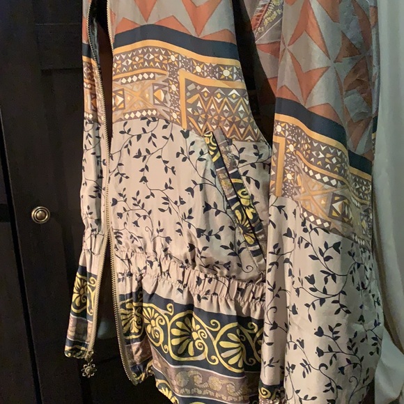 Silk Jacket (Oversized) - Picture 3 of 10